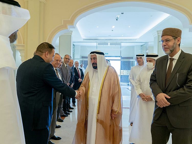 sultan-at-award-ceremony-for-alecso-sharjah-award-1671381227457