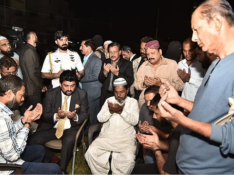 The Sindh Governor issued a stern warning in a video message after he met the bereaved family of 21-year-old Bilal Naseer who recently lost his life while resisting an armed robbery attempt in Karachi in broad daylight.