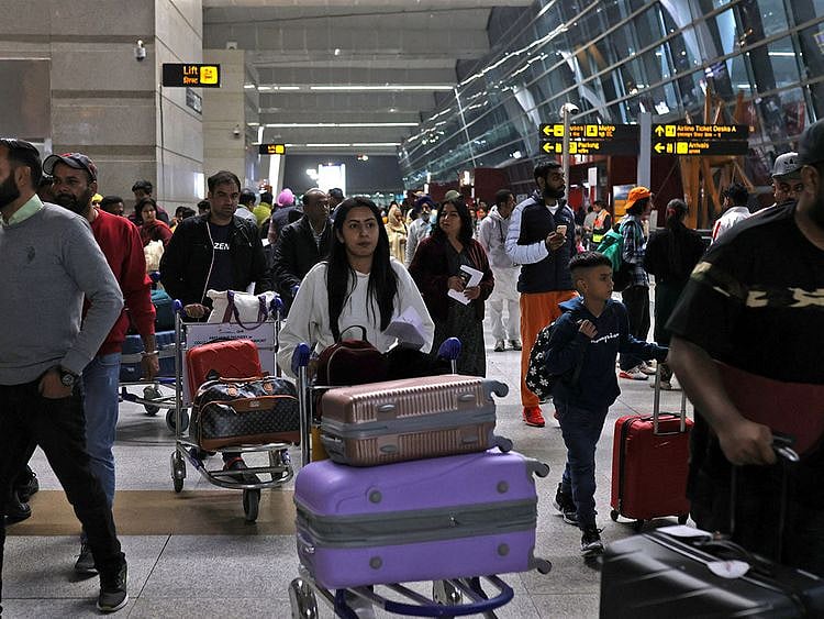 DELHI AIRPORT RUSH