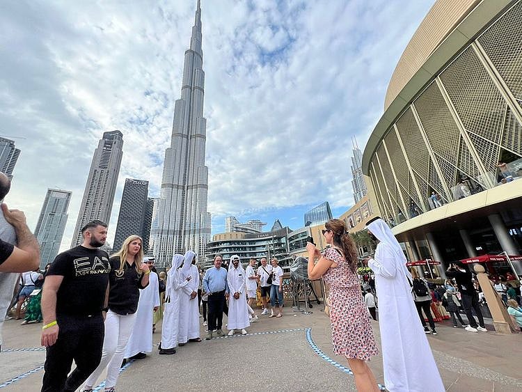 Copy of NAT TOURISTS DUBAI MALL88-1672407701357