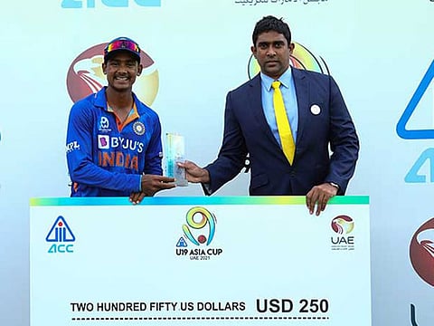 Shaik Rashid receives the player of the match award.