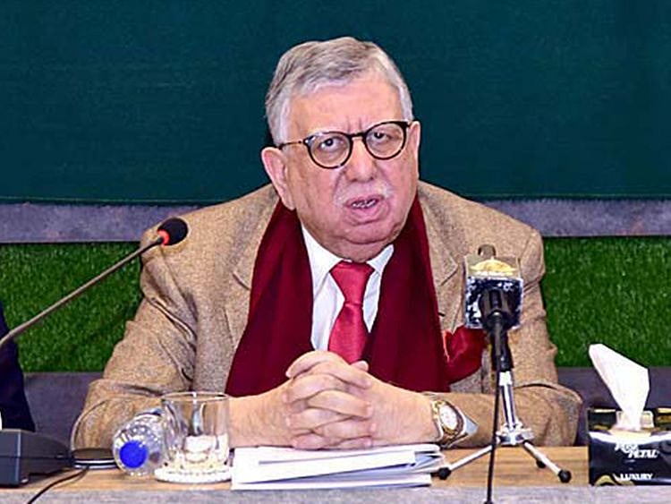  Federal Minister for Finance & Revenue Shaukat Tarin addressing a press conference.