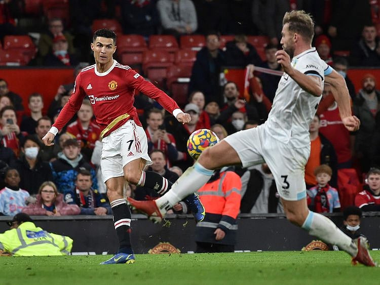 Football - Ronaldo vs Burnley