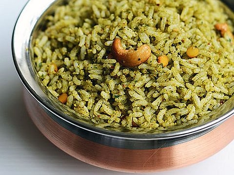 Rice flavoured with curry leaves