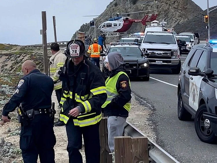 California_Car_Falls_Off_Cliff_85276--541a8-(Read-Only)