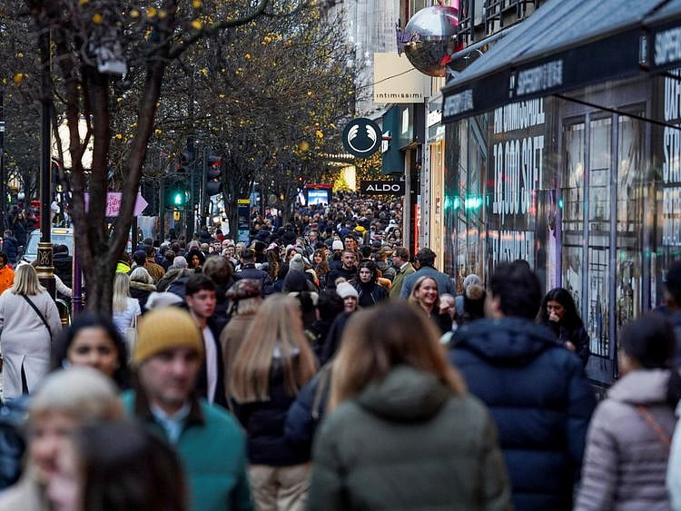 Copy of 2022-12-22T154656Z_549848357_RC23BY9I6CR6_RTRMADP_3_CHRISTMAS-SEASON-BRITAIN-1672821118443