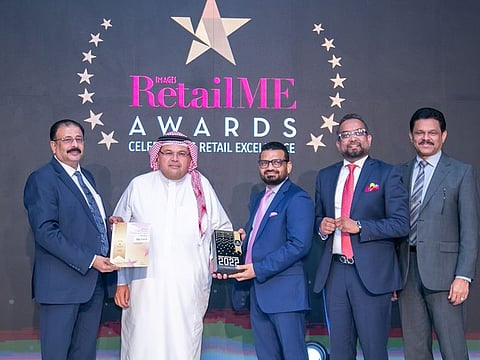 Salim MA Director of Lulu Group along with James Varghese, V. Nandakumar and Thamban KP receiving the RetailME Award from Mohammed Iqbal Alawi, Chairman of Saudi Red Sea Markets, KSA