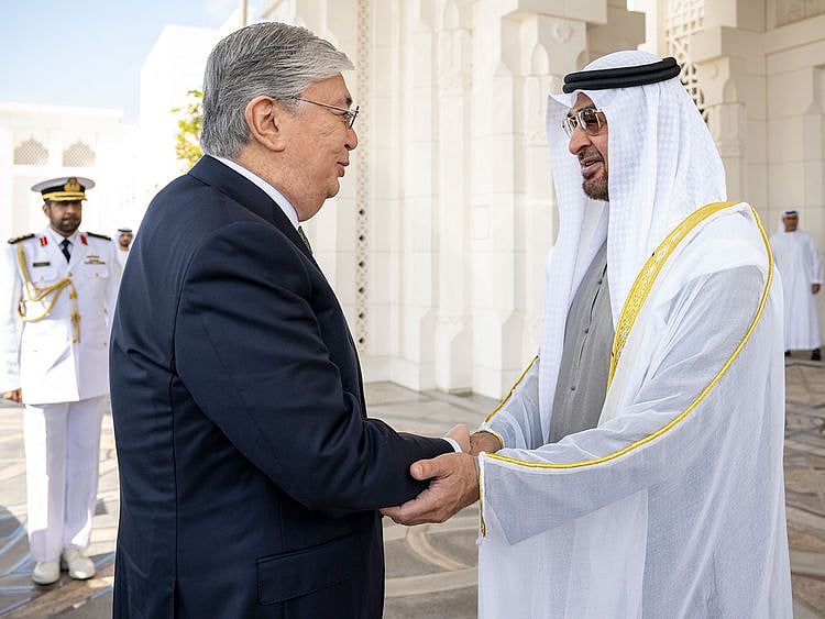 President His Highness Sheikh Mohamed bin Zayed Al Nahyan (right) and President Kassym-Jomart Tokayev of Kazakhstan
