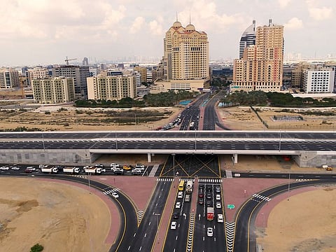 The newly opened road project serves Dubai Silicon Oasis, over 25 universities and colleges, and a student population of 27,500 in addition to the surrounding development projects.