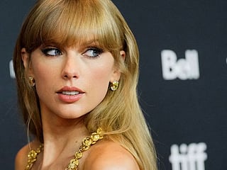 Singer Taylor Swift’s security guard fired for getting clicked with her