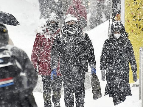  Pedestrians walk through the snow in Otaru, Hokkaido, on Saturday
