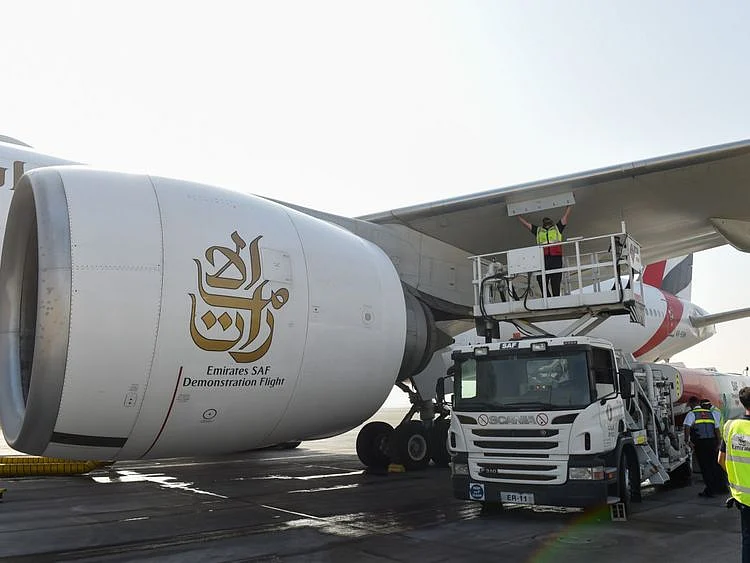 BUS 230130 EMIRATES SAF FUEL VSAKLANI-16-1675168754203