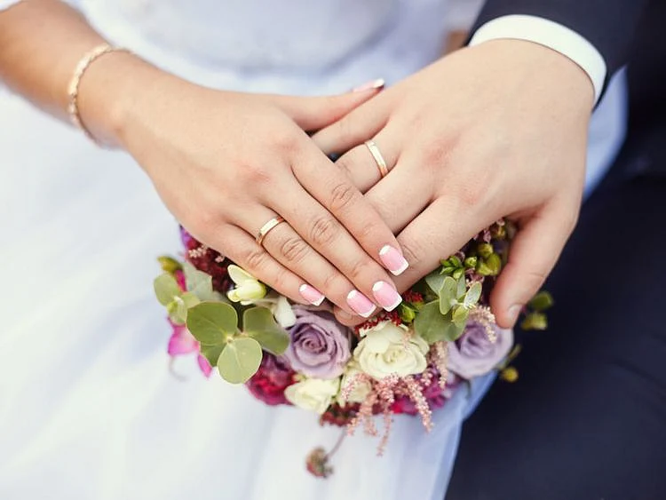 Employees may use the marriage leave at any time, either continuously or intermittently, within one year from the date of concluding the marriage contract