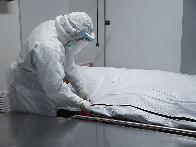 Iowa woman declared dead found alive gasping for air in a body bag