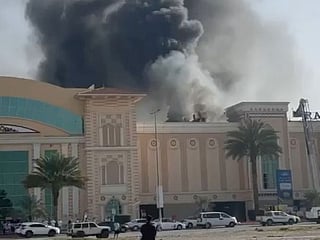 Video: Fire breaks out on roof of Ras Al Khaimah Mall in UAE