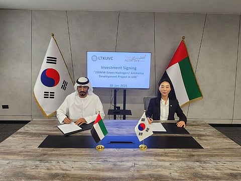 From left: Khalid Mohamed Rashid Musabbah Alromaithi, Deputy Chairman, Al Fattan Energy, and Ji Young Lee, CEO, LTechUVC