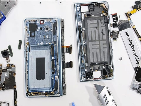 The Honor Magic is put through a tear down by Zack from JerryRigEverything