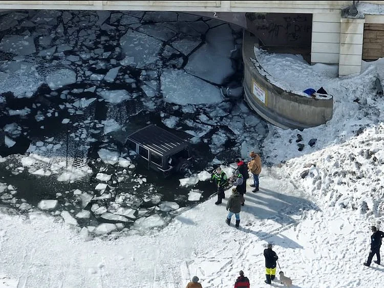 US teen rescues 83-year-old man, dog from icy lake