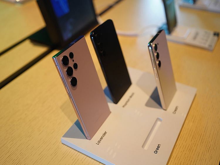 Stock - Samsung Galaxy S23