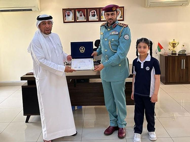 Ali-Mohammed-Al-Suwaidi-(left)-honoured-by-Sharjah-Police-1677736452574
