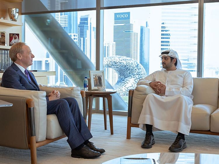 Sheikh Maktoum with Microsoft VP