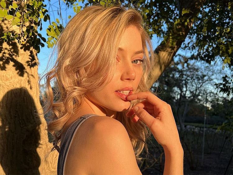 Grace Van Dien