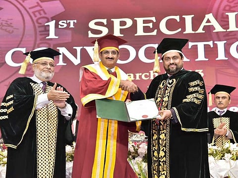 Sindh Governor, Kamran Khan Tessori, awards an honorary doctorate degree to Chief Minister, Syed Murad Ali Shah, in the presence of Vice-Chancellor of NED University of Engineering & Technology, Prof Dr Sarosh Hashmat Lodi.