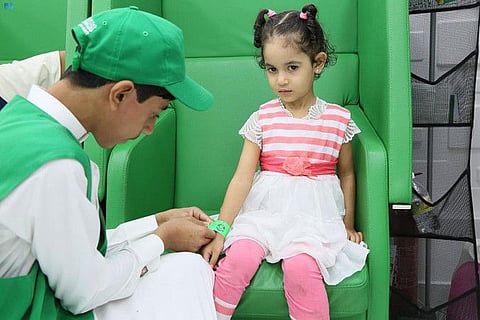 Bracelets are given to children to facilitate recognising them.