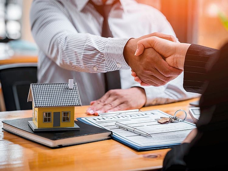 Legal-Consultants-Expert-Col-TWS-LEAD-shutterstock_2152187355-FOR-WEB