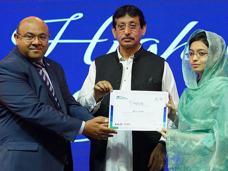 Federal IT Minister Syed Amin Ul Haque (centre) with an IT industry expert at the Techlift bootcamp event in Karachi.