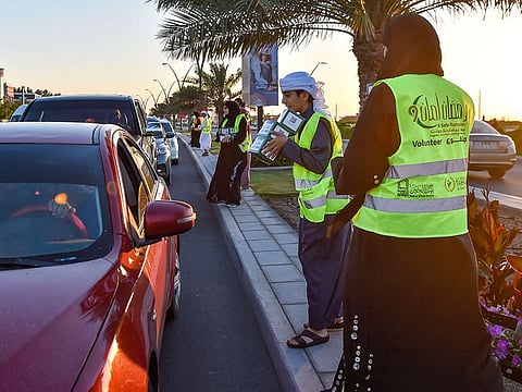 File image used for illustrative purposes: Volunteers hand over iftar packets as part of a Ramadan Initiative by Al Ihsan Charity Association and Beit Al Khair Society at a traffic signal at Al Heera beach in Sharjah