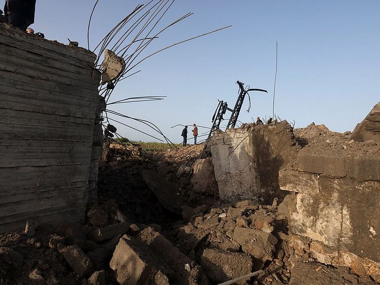 People inspect the damage following Israeli air strikes, in Ras al-Ain, southern Lebanon, April 7, 2023
