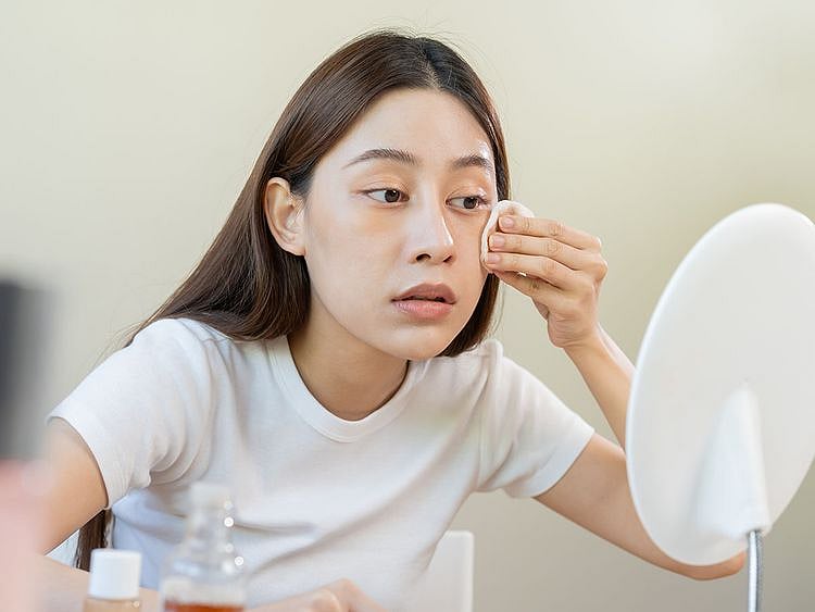 makeup remover stock