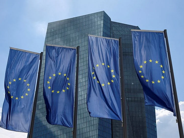 Copy of 2023-04-17T110034Z_763433087_RC2AGV9TSBVK_RTRMADP_3_ECB-BANKS-CAPITAL-1682001393721