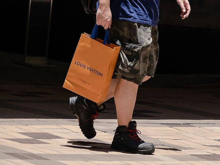 Stock - LVMH