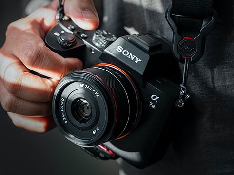 Worried about lugging around your heavier DSLR? Mirrorless cameras could just be the answer.