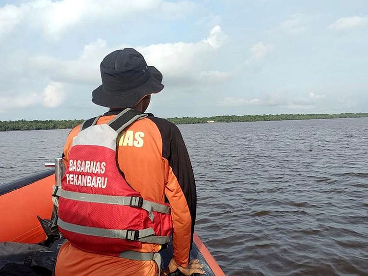 Indonesia_Boat_Sinking_83934--5cede-(Read-Only)