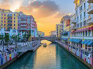 Visit Qatar: Canals, snow dunes and beaches