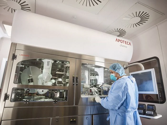 Cleveland_Clinic_Abu_Dhabi_Fatima_bint_Mubarak_Center-_Chemotherapy_robot-1683221993322