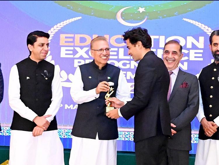 Pakistan’s singer-cum-social worker Shehzad Roy receives Education Excellence Award from President Dr Arif Alvi at President House.
