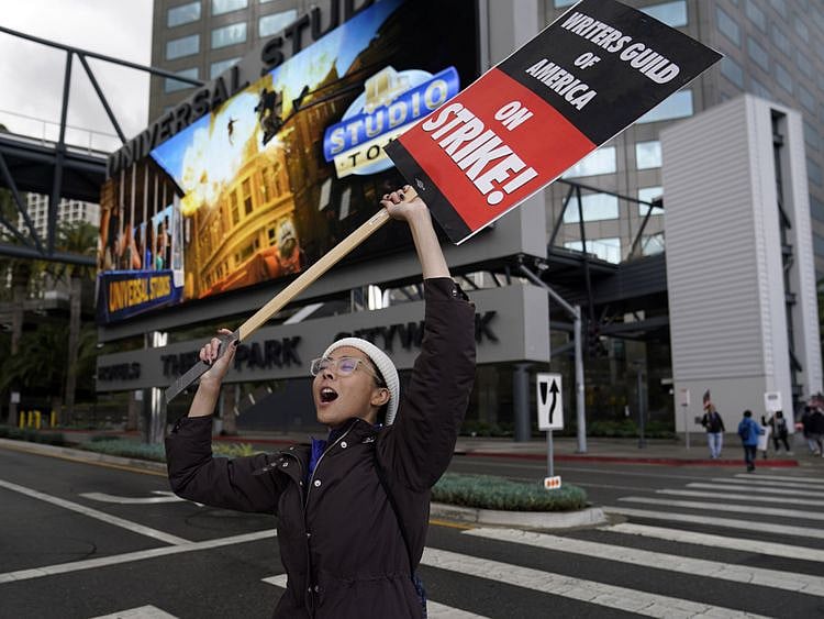 Hollywood strike photo-1683269365028