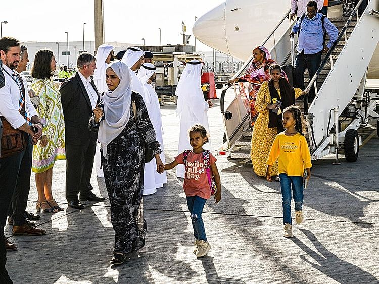 UAE evacuates 176 people and media professionals from Sudan as part of its humanitarian efforts