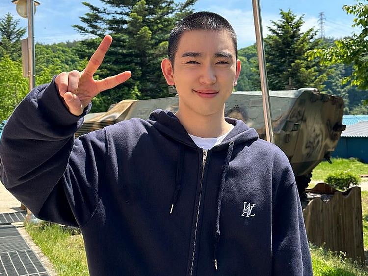 K-pop star Jinyoung enlists in the military