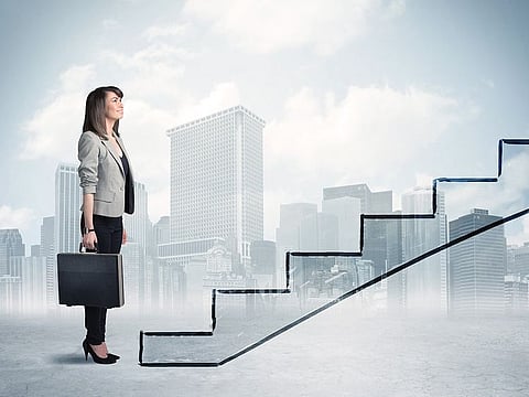 Someone taking a career break will not find it easy returning back into full-throttled workplaces. This is why companies should be running returnship progams. 