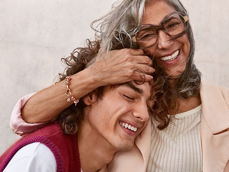 MothersDay_Moments_model_2