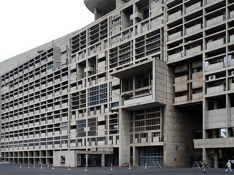 Punjab secretariat: The government offices in Punjab will now work from 7:30 am to 2 pm. The Punjab government has done away with the half-an-hour lunch break.