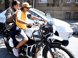 Look: Bollywood legend Amitabh Bachchan hops on a bike with stranger to reach his set on time