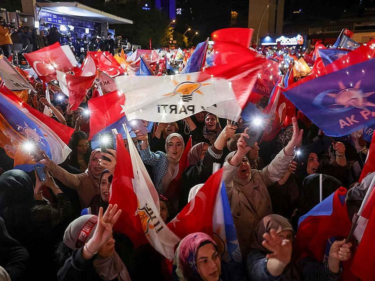 Supporters of Turkish President Tayyip Erdogan