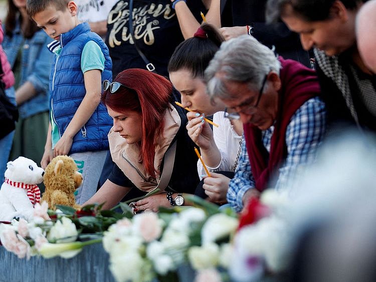 2023-05-15T113939Z_1017273939_RC2GS0AOYOI8_RTRMADP_3_SERBIA-SHOOTING-SCHOOL-DEATH-(Read-Only)