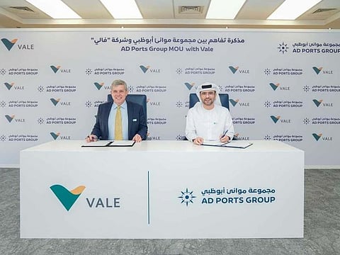 Vale's Eduardo Bartolomeo and Captain Mohamed Juma Al Shamisi of AD Ports Group.
